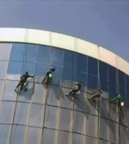 شركة تنظيف - شركة نظافة - شركة تنظيف واجهات المباني - شرطة نظافة - شركة تنظيف - خدمات تنظيف - شركة تنظيف واجهات زجاج - شركة تنظيف واجهات كلادينج