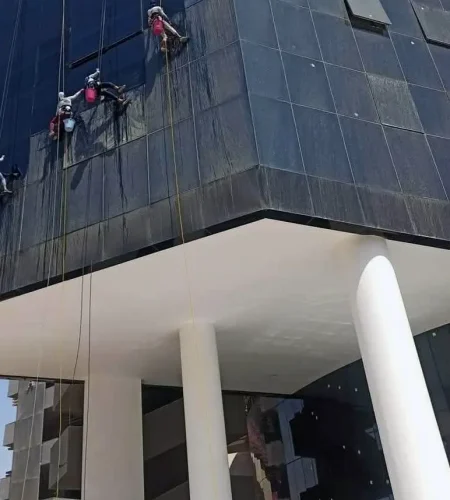 شركة تنظيف - شركة نظافة - شركة تنظيف واجهات - شركة تنظيف واجهات المباني - تنظيف الواجهات الزجاجية - تنظيف الواجهات الكلادينج - سابيدر واجهات - شركة سبايدر - شركة نظافة وخدمات - شركة تنظيف دوري